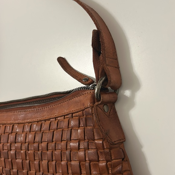 Brown Woven Leather Hobo Crossbody Bag 🌼 - Picture 5 of 11